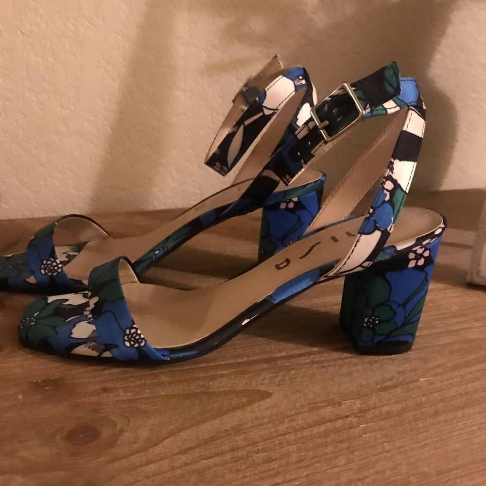 Unisa shoes